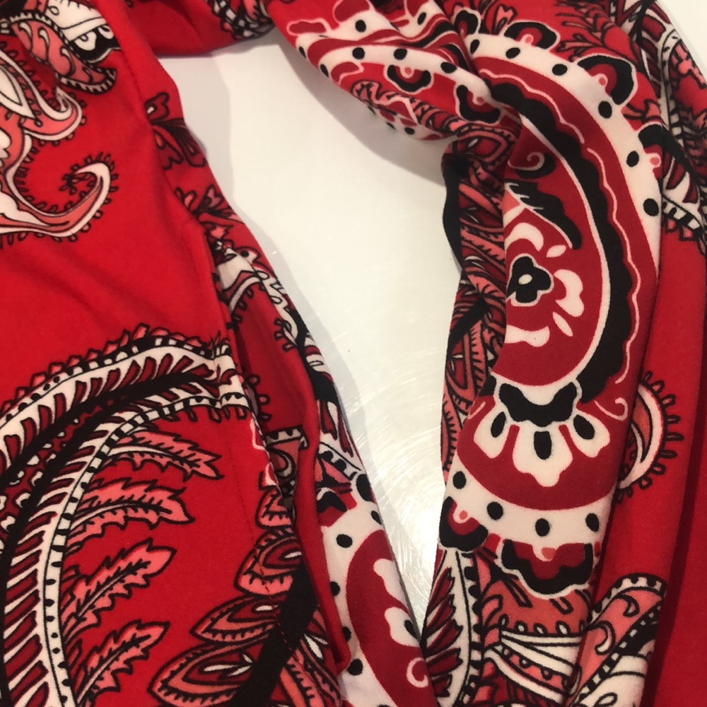 Lildy red paisley handkerchief hem tunic with subtle bell sleeves & side pockets - Picture 13 of 14